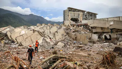 Asrın felaketi ülkeyi yerle bir etti: Venezuela depreminde acı bilanço netleşiyor