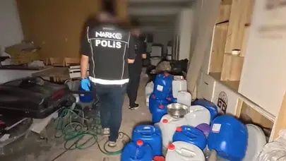 Narkotik ekiplerinden Zeytinburnu'na baskın: 3 şüpheli gözaltında