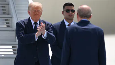 Donald Trump'ın Türkiye uçağında 250. yıla özel menü servis edildi