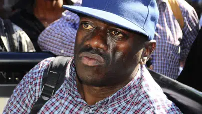 Uganda'da muhalefet lideri Kizza Besigye mahkemede fenalaştı