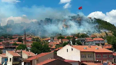 Kütahya Kalesi’nde korkutan yangın: Ekipler seferber oldu!