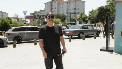 Cem Yılmaz yeni klasik arabasıyla alışveriş turuna çıktı