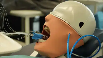 Bilim dünyası bunu konuşuyor: diş hekimliğinin yapay zeka ve robotik geleceği