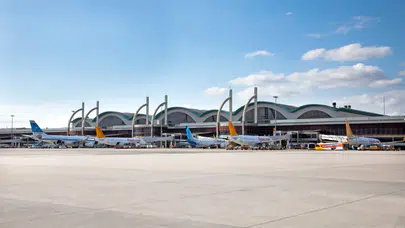 Tatil yoğunluğu rekor getirdi: Sabiha Gökçen Havalimanı kendi rekorunu ekarte etti