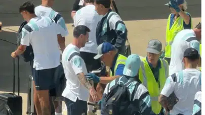 Sosyal medya bu görüntüleri konuşuyor: Lionel Messi’ye havalimanında şok dedektör kontrolü!