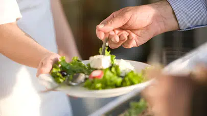 ABD'de yeşil alarm: Paket salata binlerce kişiyi hastanelik etti!