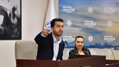 İstanbul siyasetinde sürpriz iddia: CHP'den AK Parti'ye geçeceği öne sürüldü!