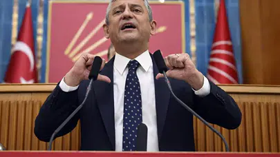CHP'de tarihi ayrılık: Özgür Özel ve 91 milletvekili istifa etti!