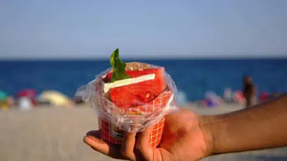 22 yaşındaki gencin karpuz sandviç fikri turistlerin gözdesi oldu