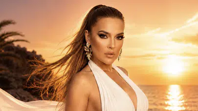 Demet Akalın yeni şarkısı Bi’şey mi dedin’i dinleyicilerin beğenisine sundu