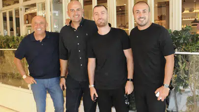 Sinan Engin oğlu Oğulcan Engin ve Mustafa Aksakallı ile Zorlu AVM'de buluştu