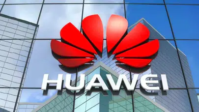 Huawei’den Türkiye’de dev yatırım: Üçe katlanan telefon Mate XT İstanbul’da sahneye çıktı!