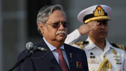 Hasina’nın sürgün çıkışı iktidarı salladı: Bangladeş cumhurbaşkanı havlu atıyor