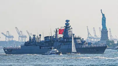 Türk donanması New York Limanı’nda: TCG Oruçreis tarihi tören için demirledi