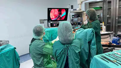 Karnında 25 santimetrelik kist vardı! İzsiz yöntemle sağlığına kavuştu