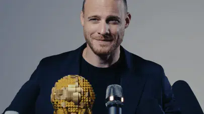 Kerem Bürsin futbol sevgisini LEGO tutkusuyla birleştirdi