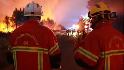 Fransa alevlere teslim oldu: 4 itfaiyeci şehit, 116 bin hektar kül oldu!