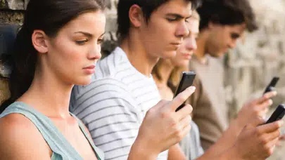 Her ekrana bakan bağımlı mı? Uzmanlar dijital obeziteye karşı uyarıyor
