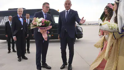 Bakan Ersoy'dan NATO Zirvesi'nde yoğun diplomasi trafiği