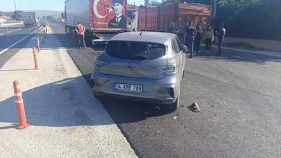 Osmaneli'nde park halindeki araca çarpan otomobil kazaya neden oldu