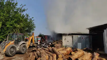 Hatay Dörtyol'da korkutan yangın: Hızar atölyesi alevlere teslim oldu!