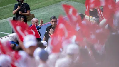 Cumhurbaşkanı Erdoğan salavatlarla karşılandı