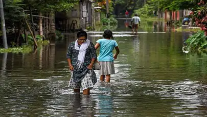 Hindistan'da talihsiz günler: Assam son 60 yılın en büyük sel felaketiyle boğuşuyor!