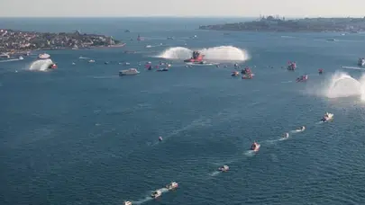 İstanbul Boğazı'nda 15 Temmuz şehitleri için 253 gemilik dev kortej