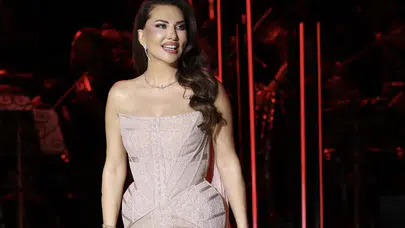 Ebru Yaşar yeni senfoni serisiyle sahnede devleşti