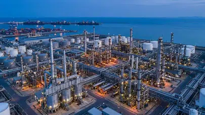 Ortadoğu ateş çemberi: ABD İran'ı vurdu, petrol fiyatları fırladı!