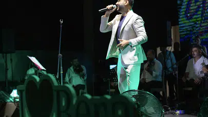 Alişan Bera Alanya Otel konserinde evlilikte mutluluğun sırrını açıkladı