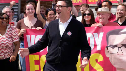 İngiltere'nin yeni lideri belli oldu! İşçi Partisi'nde Andy Burnham dönemi başlıyor