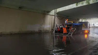 Şişli’de sağanak alarmı: Zincirlikuyu alt geçidi sular altında kaldı!