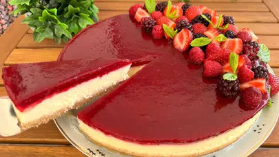 Klasik kekleri unutun! fark yaratan sunumuyla orman meyveli cheesecake kek
