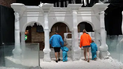 Antalya’da 46 derecelik ısı şoku: Dışarısı yanıyor, içeride kar yağıyor!