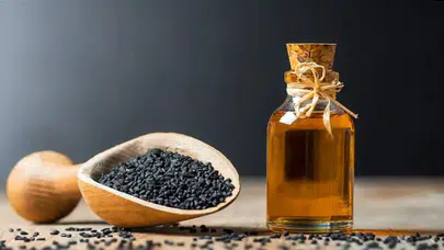 Çörek Otu yağı faydaları nelerdir? Zararları varmı, ne işe yarar, nasıl kullanılır, cilt, saç ve bağışıklığa etkileri nelerdir?
