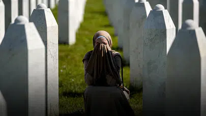 31 yıl sonra gözyaşları dinmedi! Srebrenitsa'da 10 kurban daha defnedildi