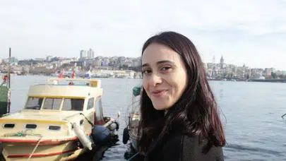 Deniz Göktaş'ın sevgilisi kim? Cemre Kaboğlu kimdir? Ne iş yapıyor? Kaç yaşında? Aslen nereli? Ne mezunu ve kariyeri nasıl başladı?