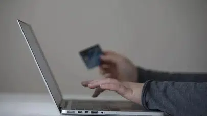 Ticaret Bakanlığı'ndan bijital dünyada devrim: Yeni kurallar yürürlüğe girdi!