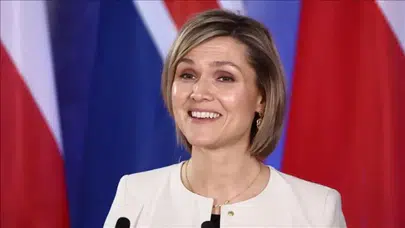 İzlanda Başbakanın adı ne, kaç yaşında, burcu ne, çocuğu var mı, kaç kilo, boyu kaç cm, neden gündemde?