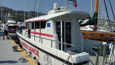 Bodrum'da Mavi Tur kabusa döndü: Rahatsızlanan yolcu deniz ambulansıyla kurtarıldı