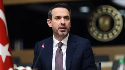 Bakan Bayraktar o geceyi hatırlattı: Milyonlar vatanı bölemeyeceklerini dünyaya gösterdi