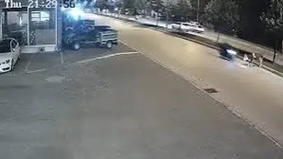 Düzce'de motosiklet kazası güvenlik kamerasına saniye saniye yansıdı