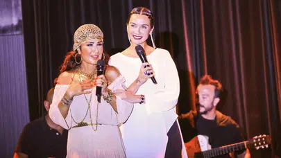Nükhet Duru Bodrum'da sahne aldı: Birce Akalay ile duette bulundu