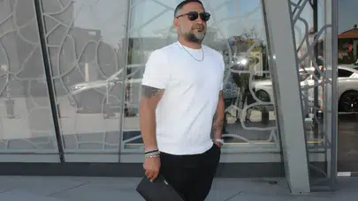 Eski milli futbolcu Ümit Karan Bodrum tatili öncesinde alışverişte görüntülendi