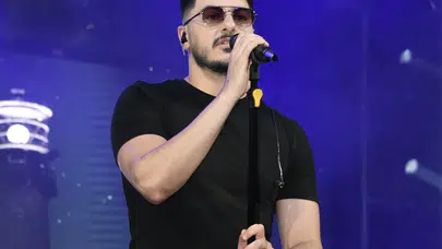 Semicenk Erbaa'da yağmura rağmen binlerce kişiye konser verdi