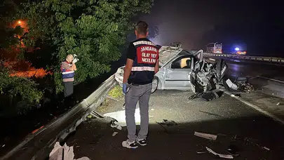 TEM Otoyolu'nda kabus gecesi: Emniyet şeridinde duran aileye TIR çarptı!