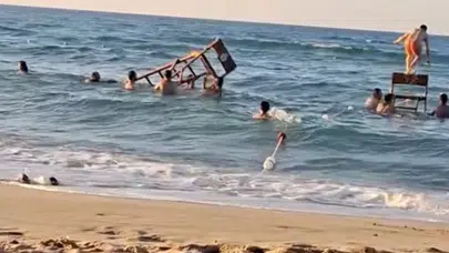 Arnavutköy'de pes dedirten görüntü: Cankurtaran kulesini söküp denize taşıdılar