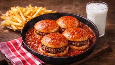 Taksim meydanı evinize geliyor: tam ölçülü ıslak hamburger nasıl yapılır?