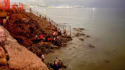 Sınırda sıcak saatler: 49 binden fazla göçmen İspanya toprağına girdi